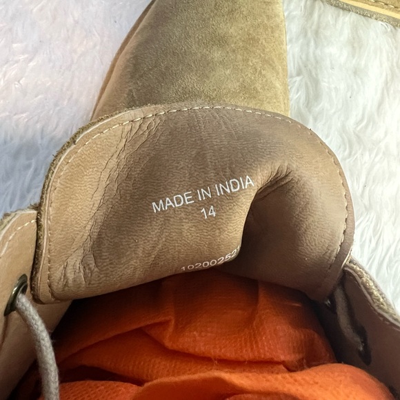 ASOS DESIGN desert chukka boots in stone suede with leather detail. - Picture 8 of 16